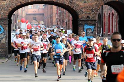 Silesia Marathon w Katowicach. Tysiące biegaczy i niedziela z utrudnieniami