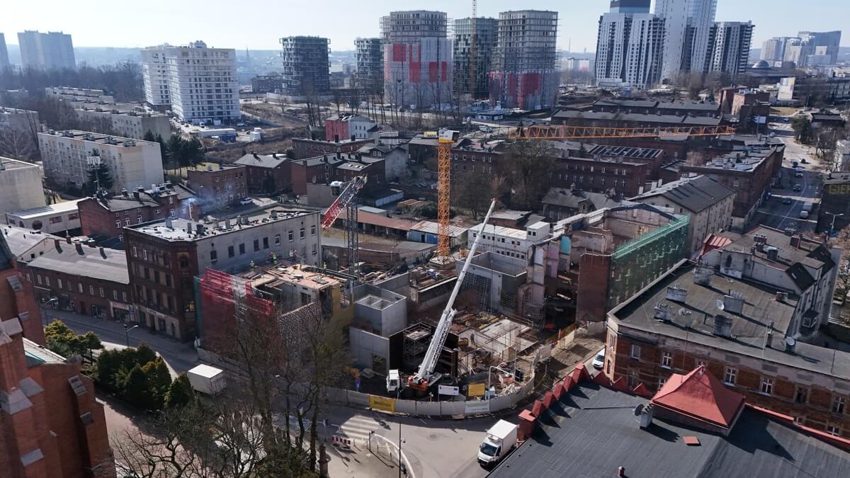 Zdjęcie 1: Kto zbuduje wystawę w Centrum Himalaizmu? Firmy walczą o kontrakt za miliony