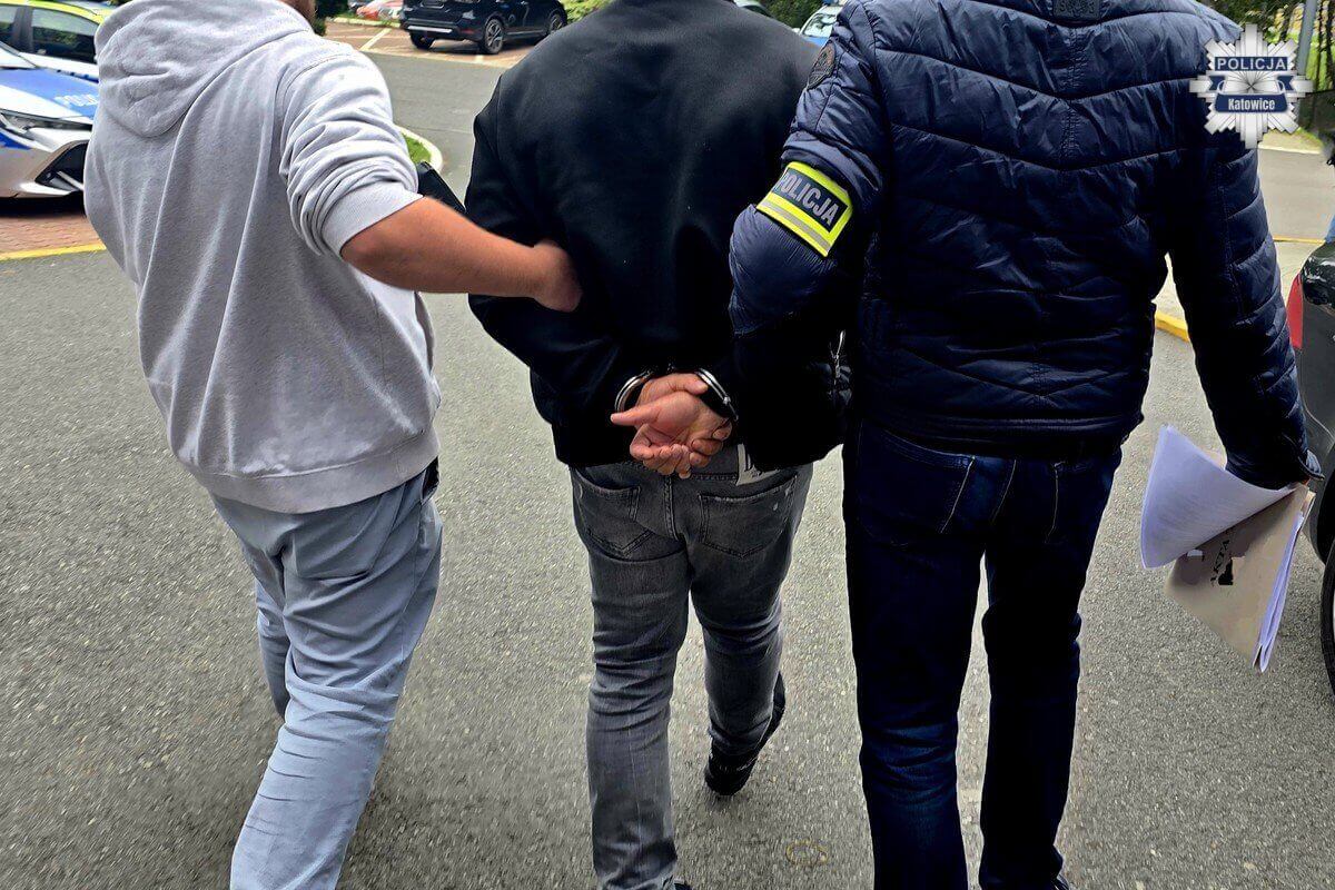 Zdjęcie 1: 300 zł od kierowcy BMW dla policjantów za „przymknięcie oka”