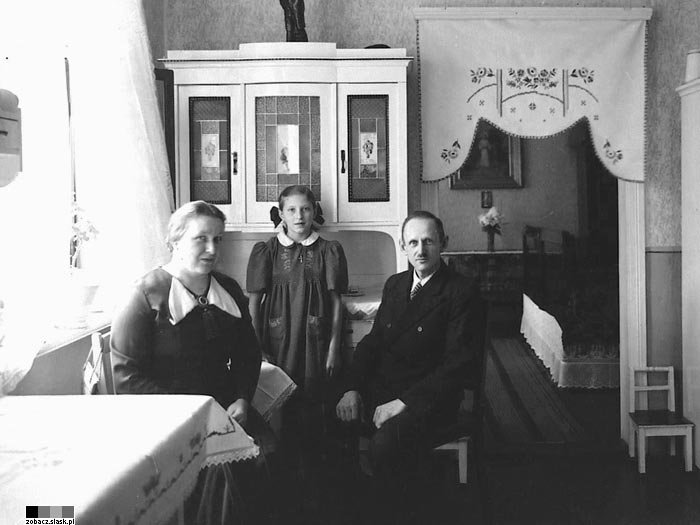 Zdjęcie 1: Kłamstwo Netflixa w serialu „Ołowiane dzieci”. Lekarka nie była „białym zbawcą”