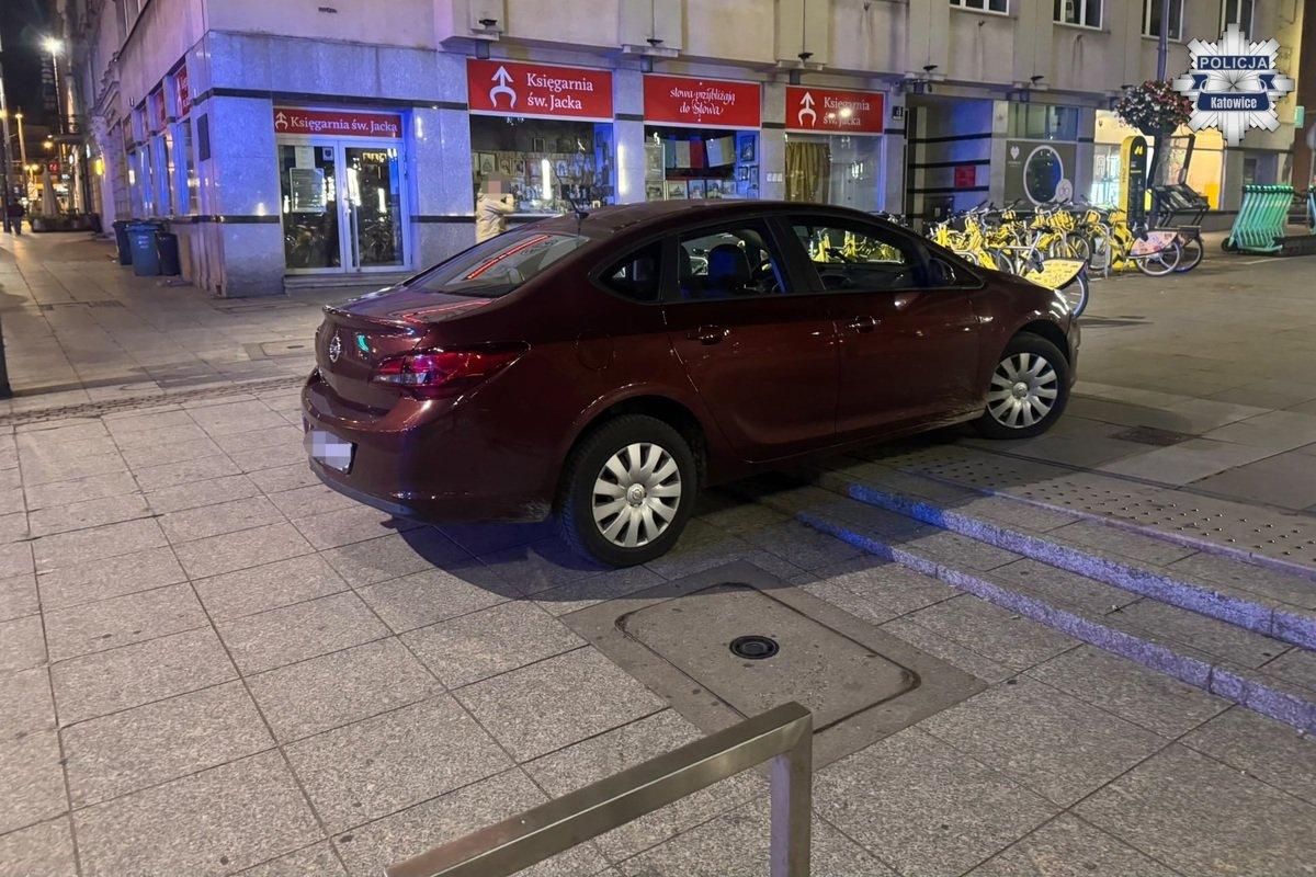 Zdjęcie 1: Pijana 43-letnia kobieta urządziła sobie rajd po katowickim Rynku