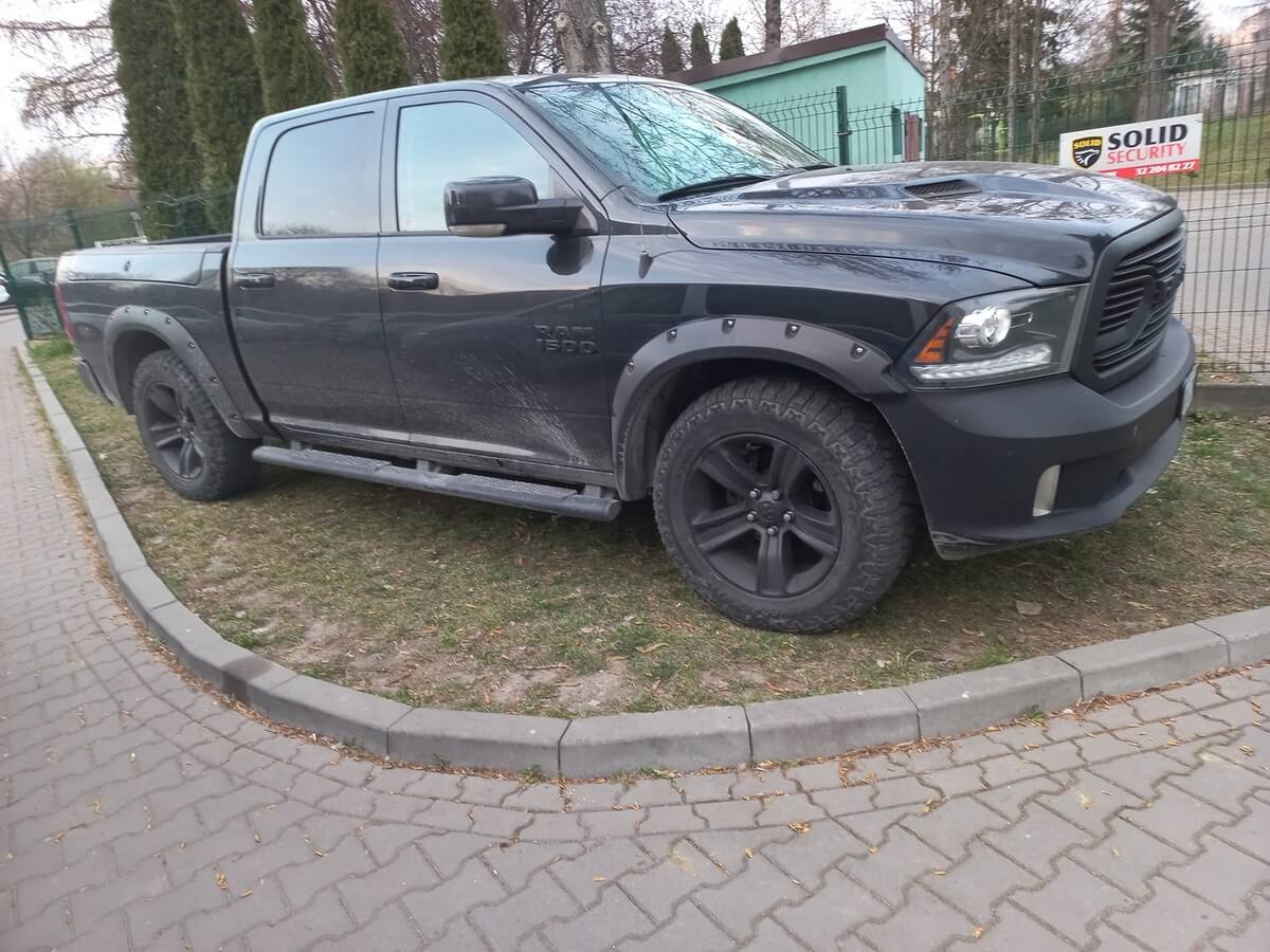 Zdjęcie 3: Straż miejsca pokazuje samochody „cwanych kierowców”