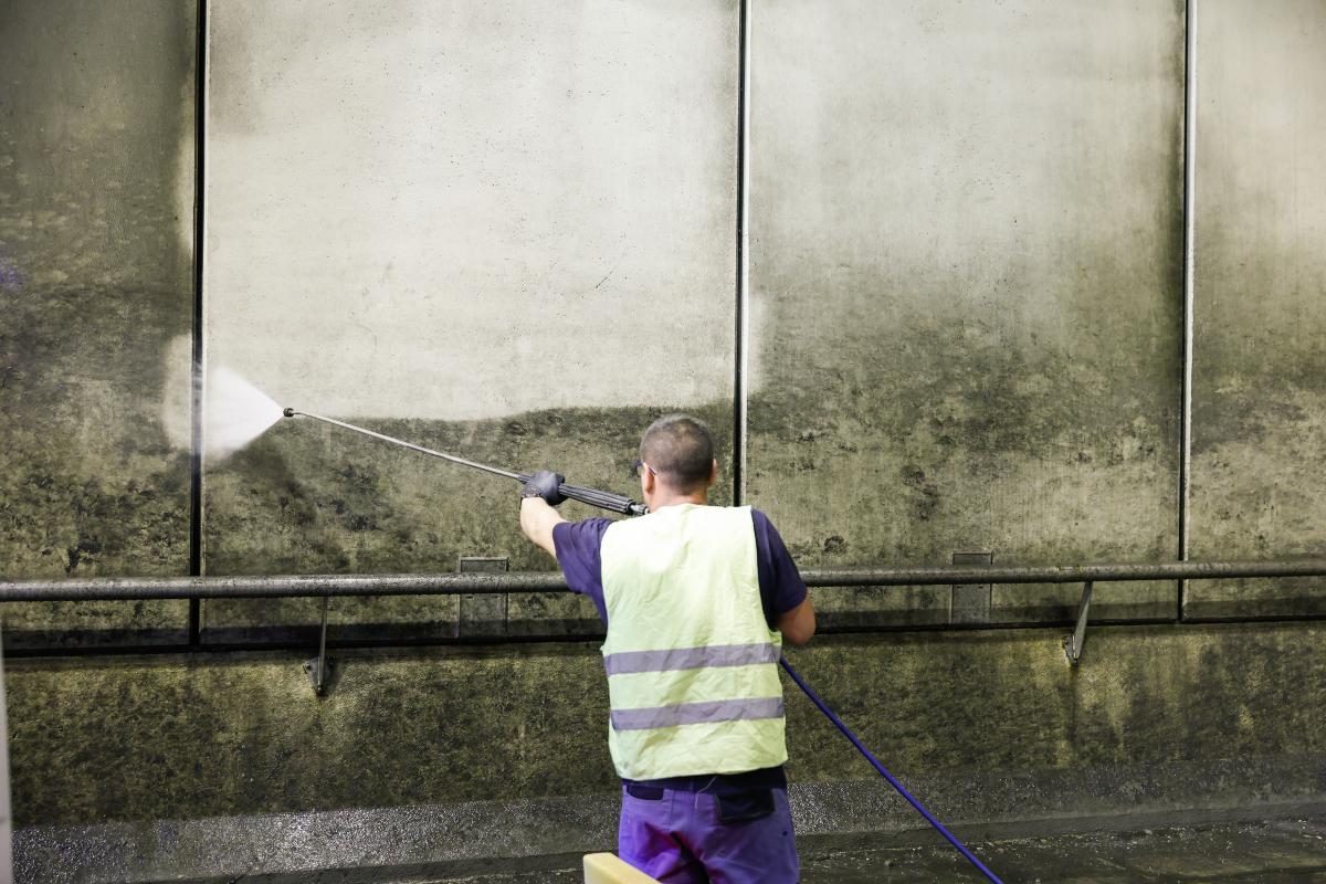 Zdjęcie 1: Katowicki tunel odzyskuje blask. Wielkie mycie po ponad 20 latach
